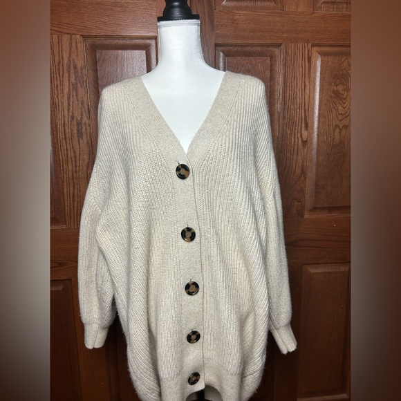 H& M Oversized Sweater - Picture 4 of 5